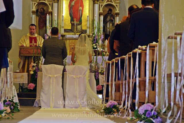 ślubna dekoracja kościoła - biały dywan - Hochzeitsteppich