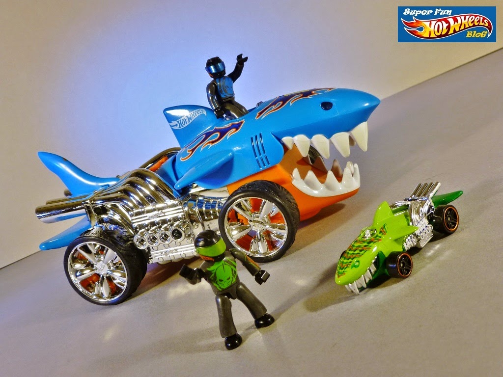hot wheels extreme action shark cruiser