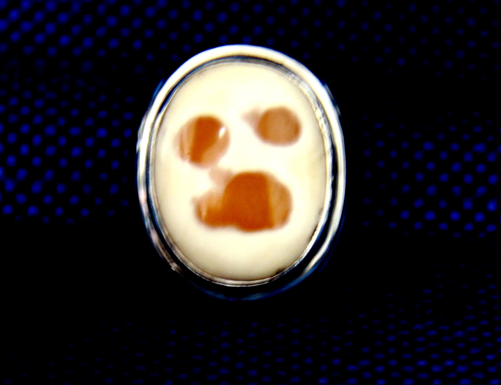 cincin dengan batu akik gambar topeng