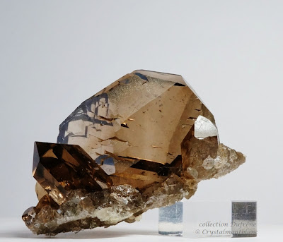 gwindel composé de quartz fumé, cristal trouvé dans les montagnes du Mont-Blanc