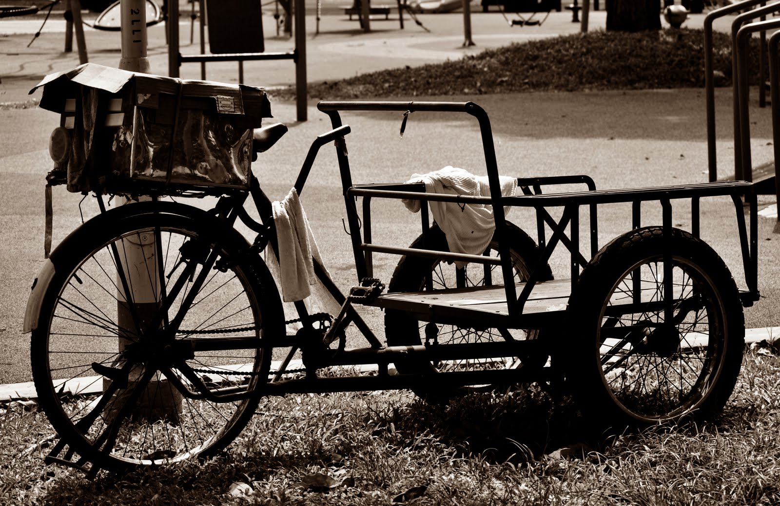 Classic 2 Wheelers Vintage cargo tricycle