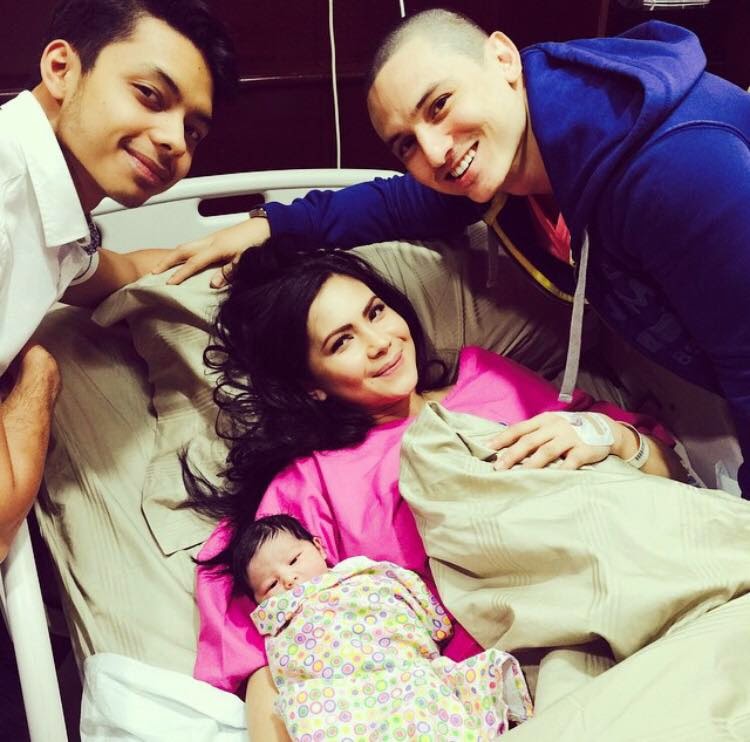 Gambar Rozita Che Wan Selepas Bersalin, Gambar Bayi Rozita Che Wan Dan Zain Saidin Baru Lahir, Gambar bayi Rozita Che Wan (Che Ta) dan Zain Saidin baru lahir pada 1 November 2014, Gambar Anak Rozita Che Wan Yang Baru Lahir, 1/11/2014, 1November2014, Gambar Bayi Rozita Che Wan Dan Zain Saidin Baru Lahir, Che Ta's Baby Newborn, Rozita Che Wan's Baby Newborn