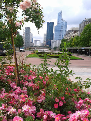 paryz i jego uroki LA DEFENSE