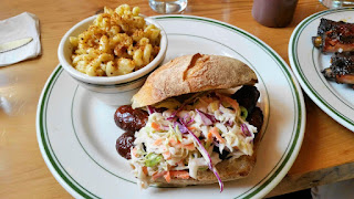Hot Link Sandwich with macaroni and cheese