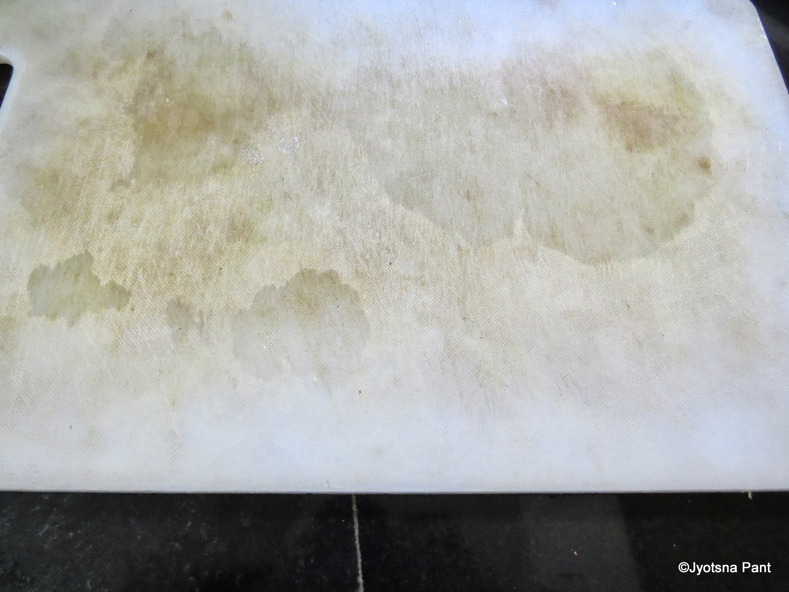 The Home Manager's Junction How to Keep Chopping Board Clean and White