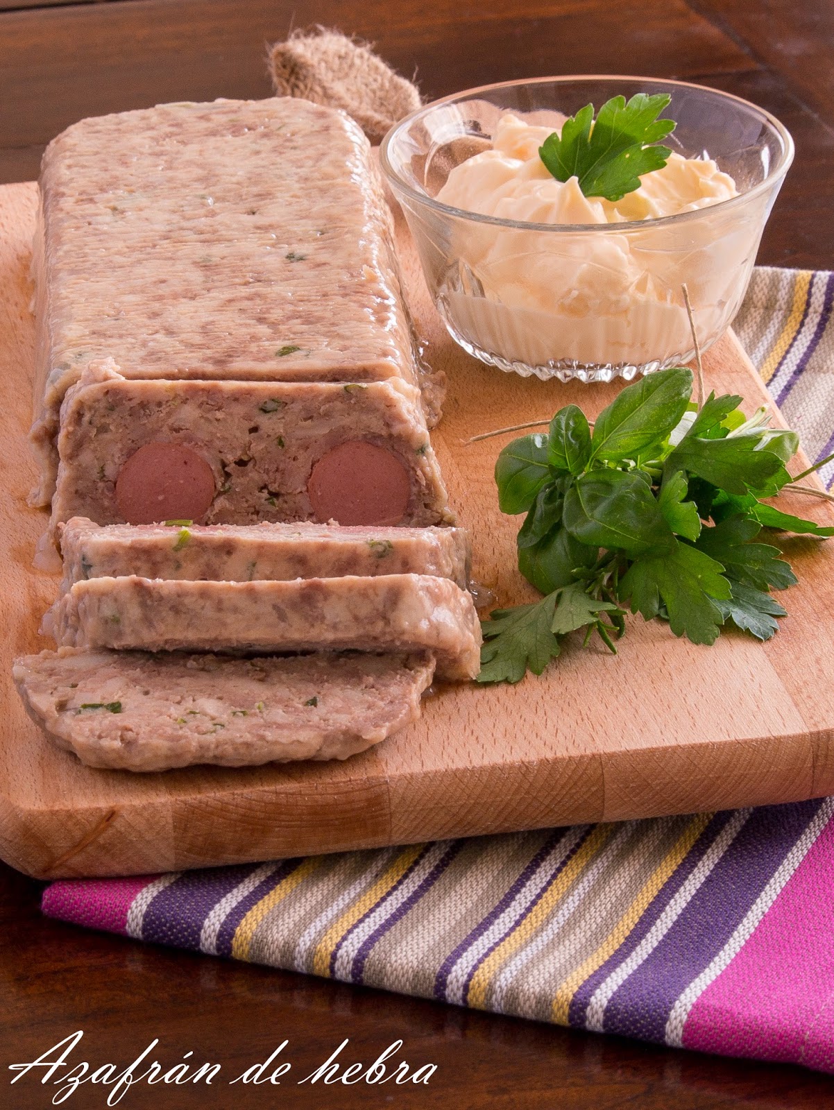 Pastel De Pollo, Carne Y Salchichas
