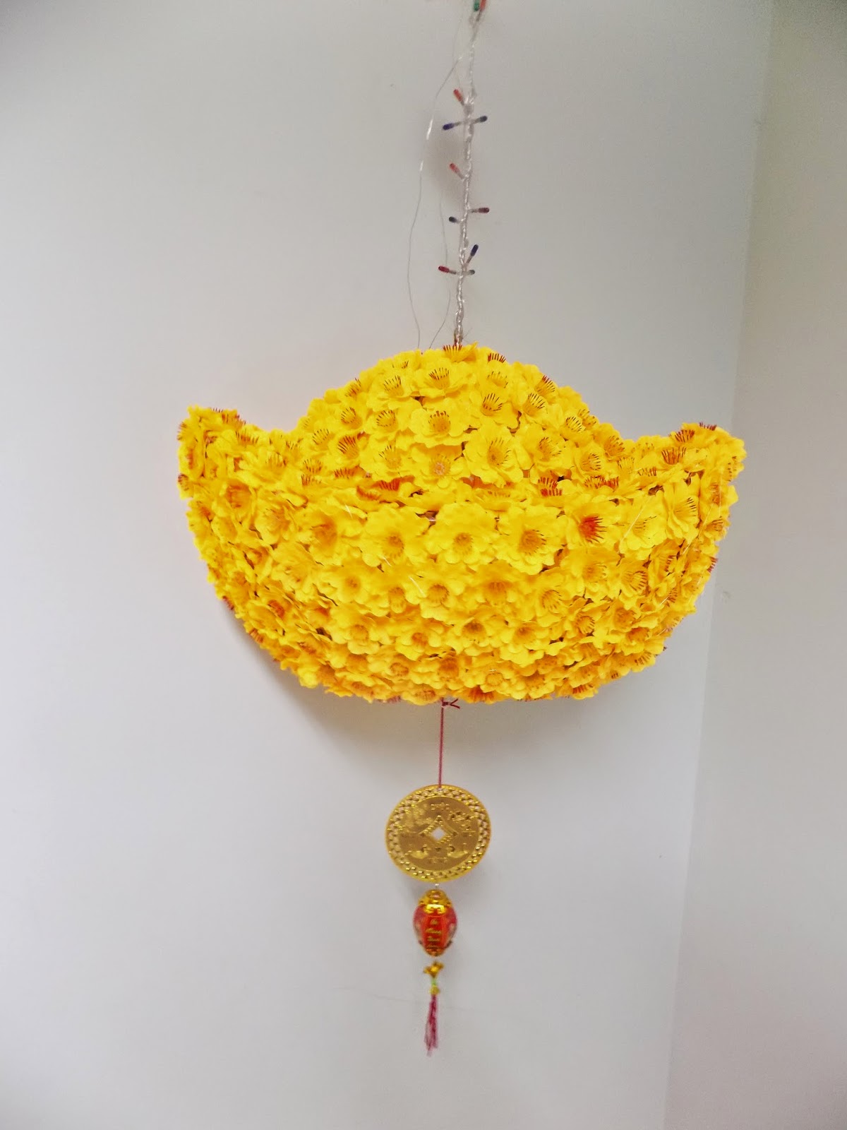 Lồng đèn hoa mai treo tường ngày Tết thật sang trọng và may mắn Tết đến Xuân về - 2