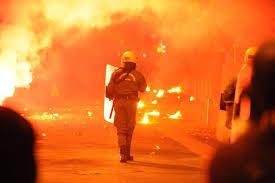 «Πεδίο μάχης» το κέντρο της Αθήνας - 40 προσαγωγές pedio -maxis-sthn-athina-300x190