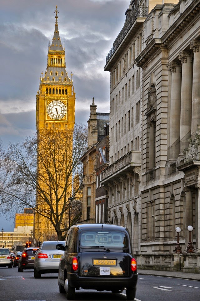 big ben and taxi in london city