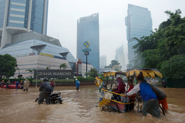 Foto - Foto Banjir Jakarta Tahun 2013 Foto - Foto Banjir Jakarta Tahun 2013