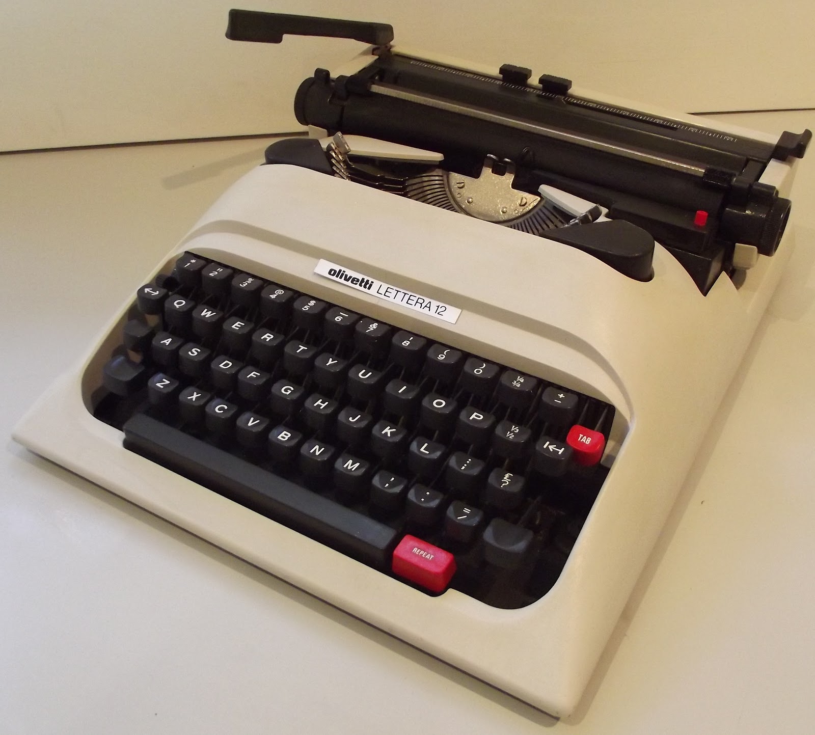 oz.Typewriter The Art of Sottsass and Bellini Top 10 Olivetti