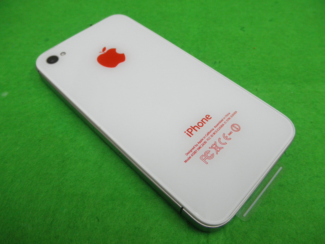 Iphoneの修理 Softbank取扱店 即日 修理致します Doctor Iphone Fukuoka Iphone4s バックパネルカスタム 女性に大人気のホワイトに赤リンゴに交換