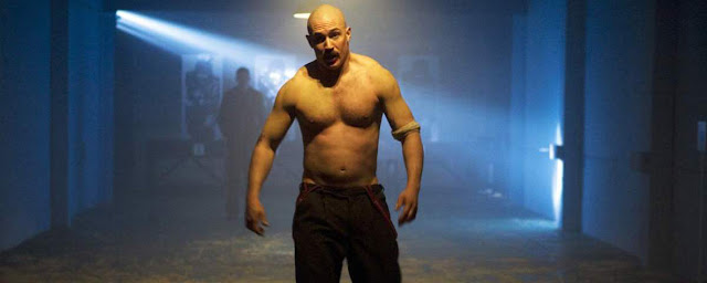 "Bronson" (2008), reż. Nicolas Winding Refn. Recenzja filmu.