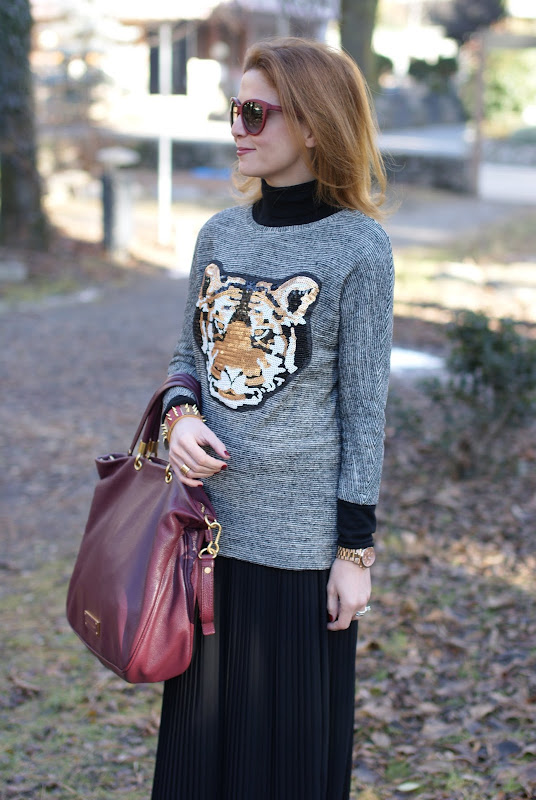 tiger head sweater, black pleated skirt