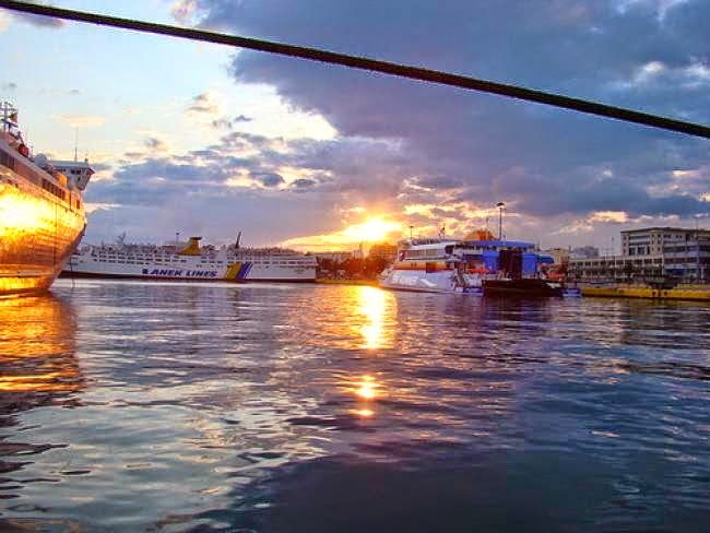 tromero:Βρέθηκε νεκρός άντρας στην θάλασσα του Πειραιά...