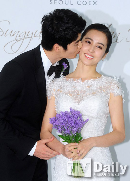 Han Hye Jin hạnh phúc bên chồng trẻ trong ngày cưới 1