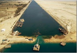 Mesir bina Terusan Suez baru Mesir bina Terusan Suez baru