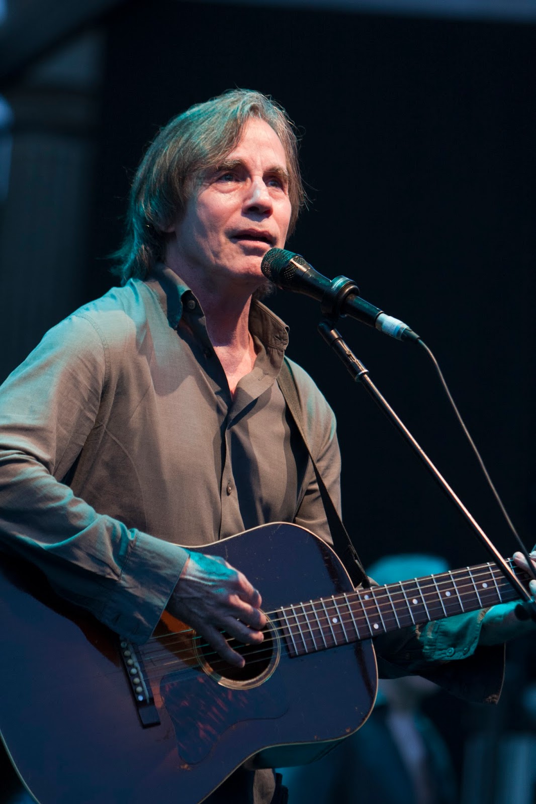 LA LINEA JACKSON BROWNE DEJA SU ESTELA MUSICAL Y SOCIAL EN JAZZ SAN JAVIER.