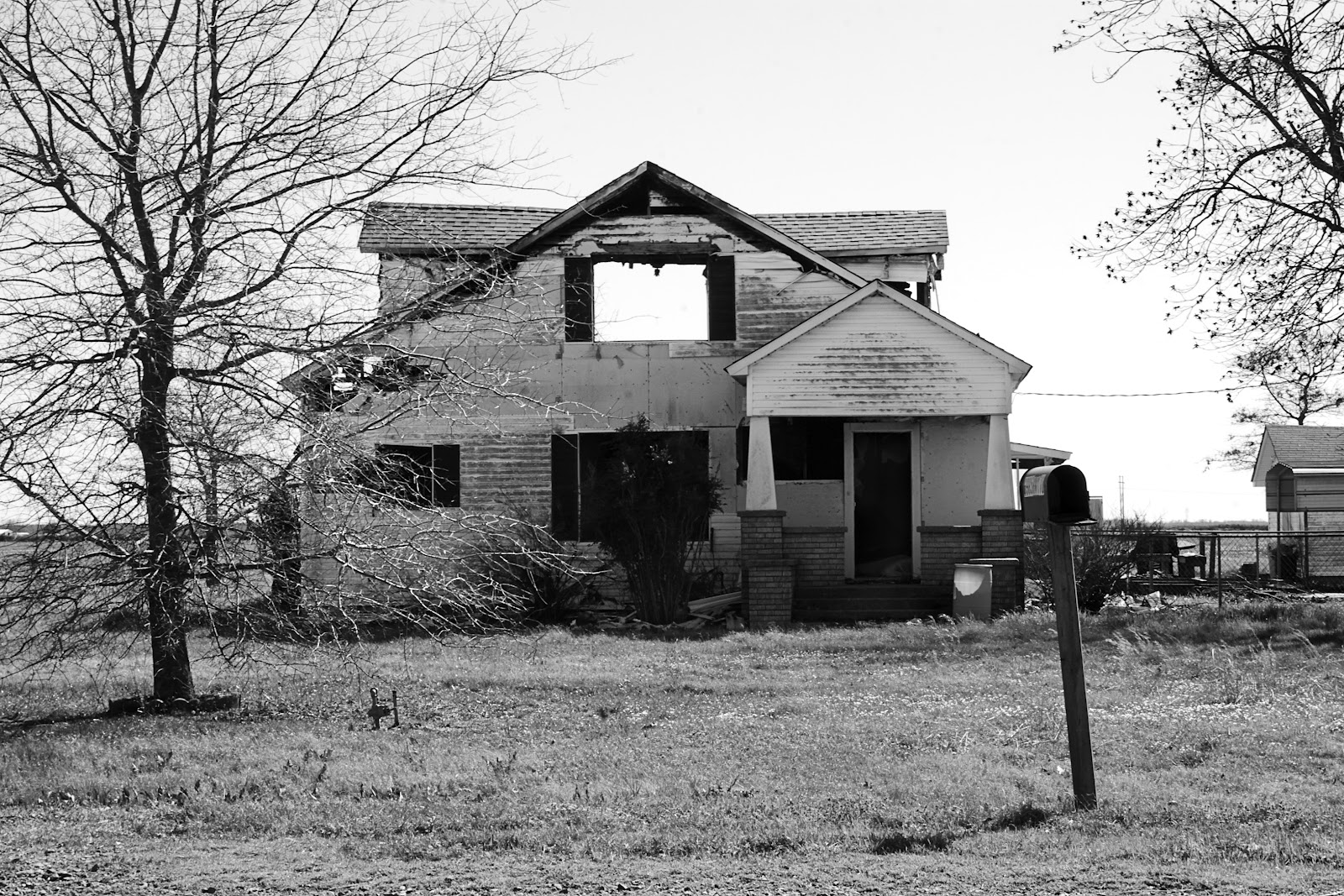 Sarah Churchill Photography abandoned house middle of nowhere, arkansas.