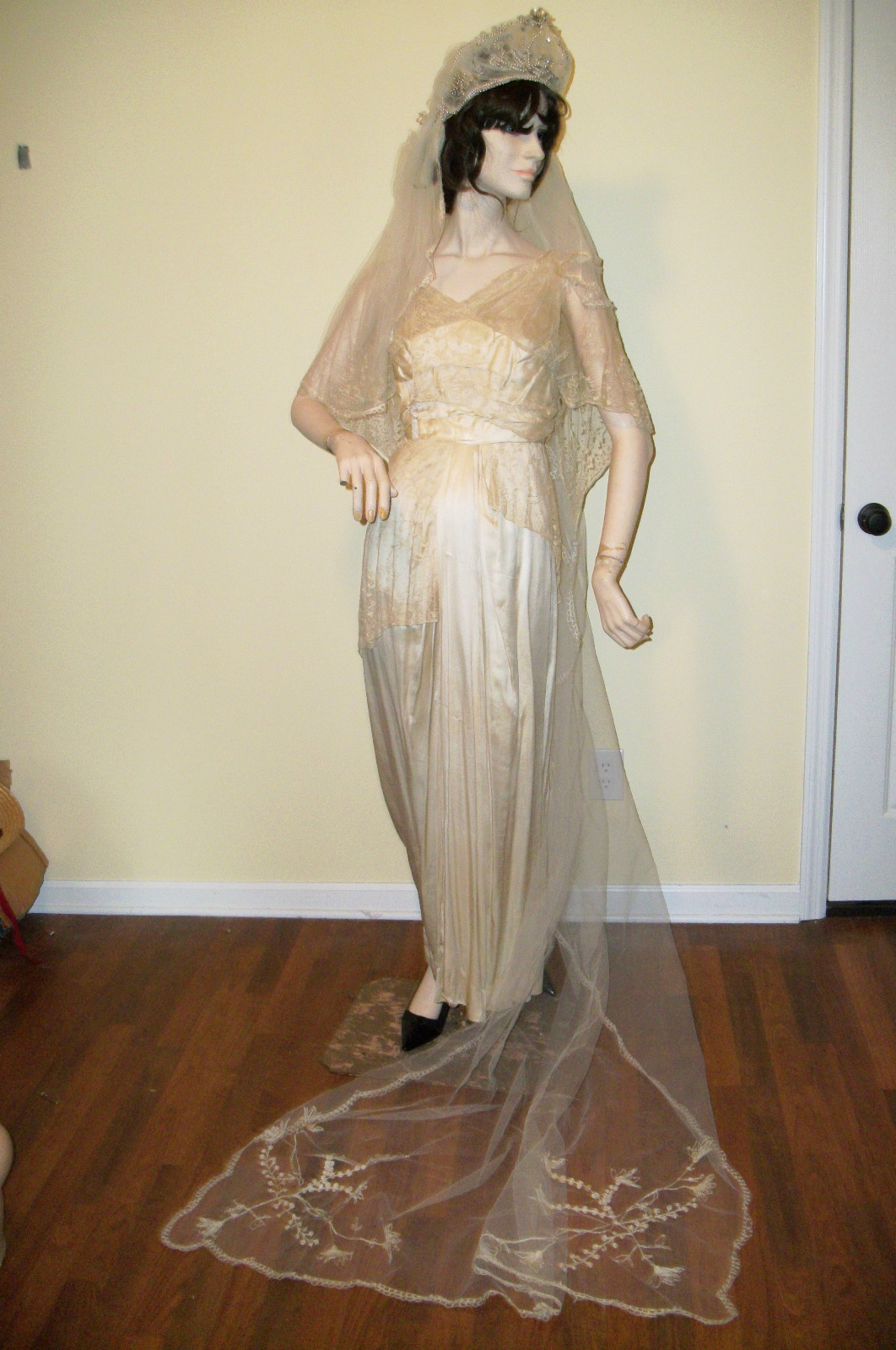 All The Pretty Dresses: Teens Era Wedding Dress