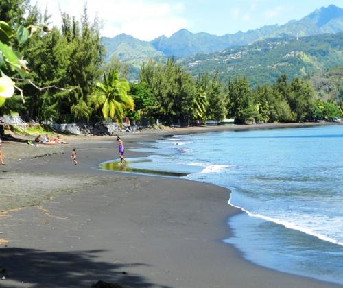 TAHITI (îles du vent) MAHINA (PK10) Plage de la pointe de venus, Baie de Matavai