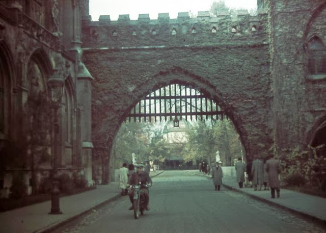 Vintage Everyday Amazing Color Photos Of Life In Budapest