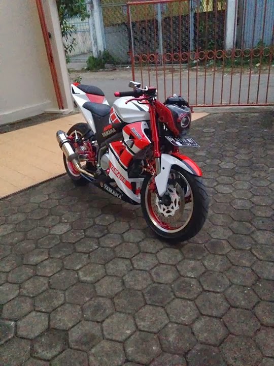 Modifikasi Vixion Streetfighter title=