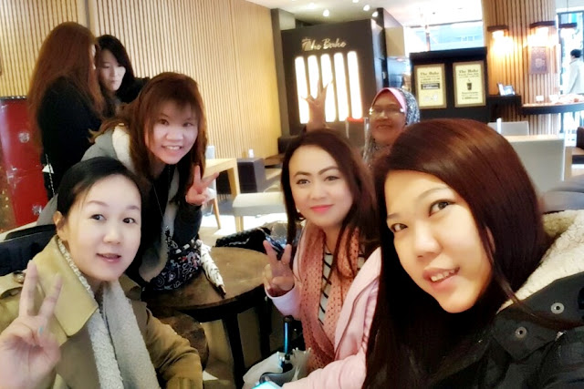 Our fresh faces after good rest in our comfy and big queen-size beds. Center Mark Hotel | www.meheartseoul.blogspot.com