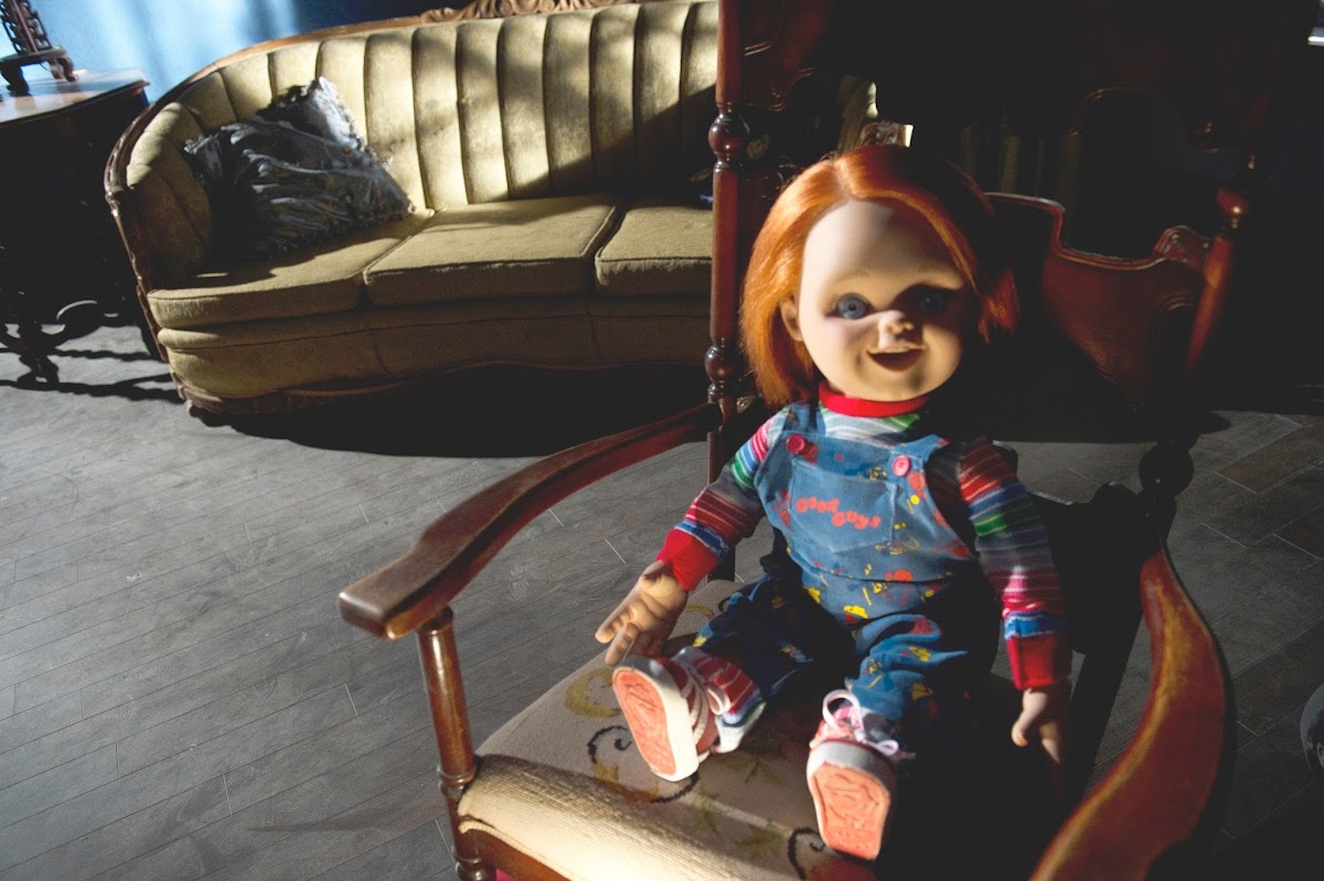 http://4.bp.blogspot.com/-a5Tl8El_sa8/Ui82muGrgAI/AAAAAAAAEJU/V4zO9PX8bao/s1200/curse-of-chucky-blu-ray-dvd-Chucky-in-chair-lightened_rgb.jpg