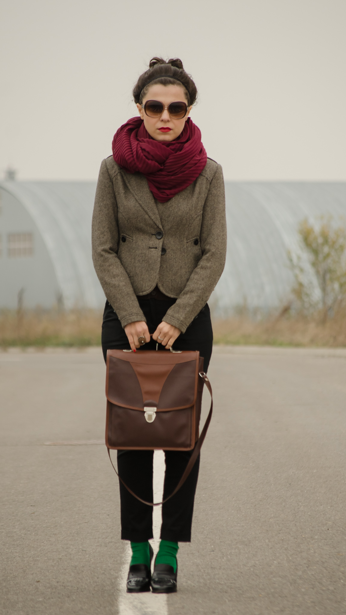 black pants green socks heels over sized scarf burgundy brown jacket fall autumn checkers sweater bow-tie stachel bag thrifted vero moda 