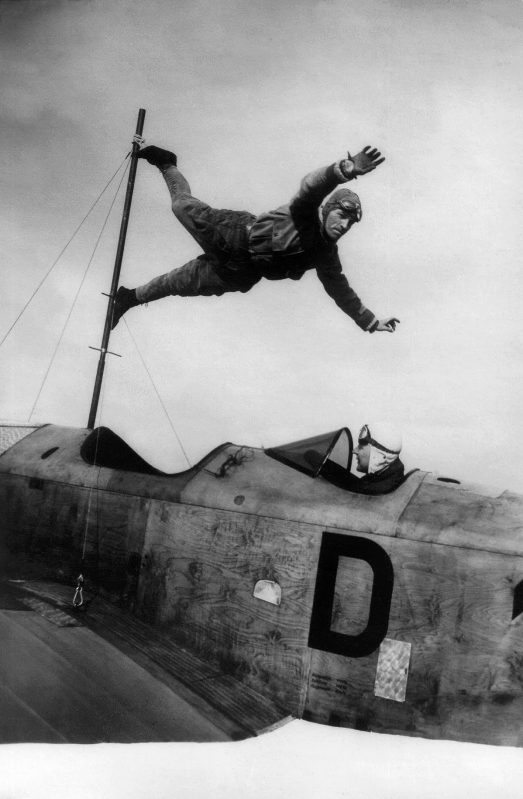 Wing Walkers from the 1920s These Vintage Photos of Daredevils Doing