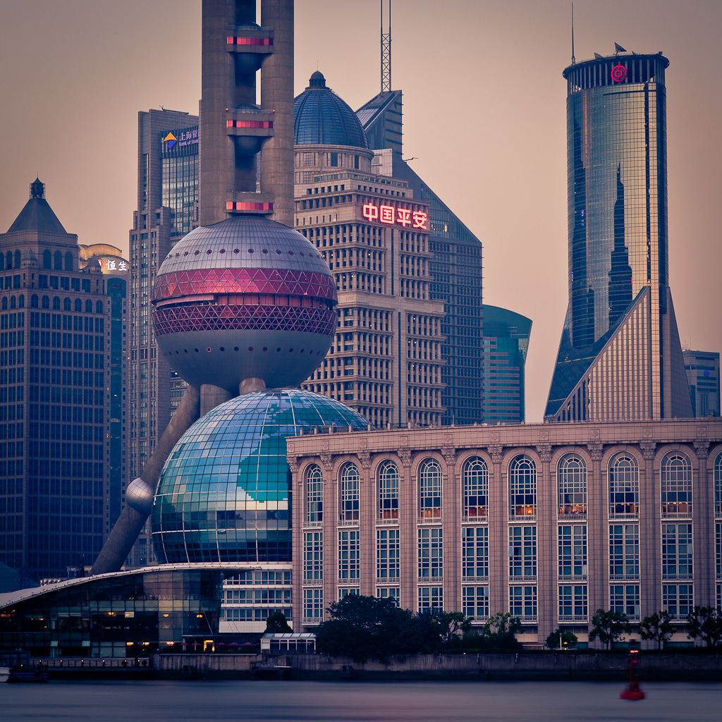 http://4.bp.blogspot.com/-a7V0AtfwHII/TpmwOLSDXfI/AAAAAAAAFto/UMJGf5Cn-kY/s1600/Shanghai-iPad-Wallpaper.jpg