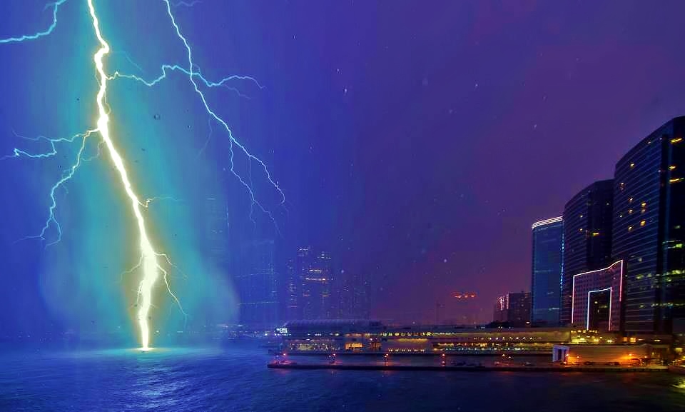 Photography . Travel . Life 摄影 。旅游。生活 Lightning in Hong Kong 香港闪电