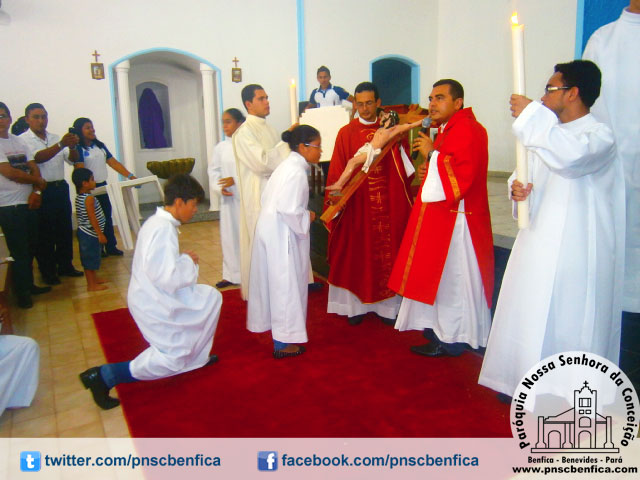 Adoração a Santa Cruz Quinta-feira santa Paróquia Nossa Senhora da Conceição - Benfica/PA