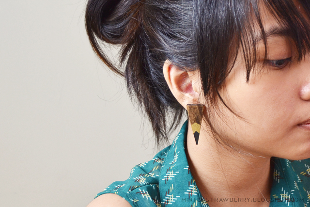 MINTED STRAWBERRY: Dagger Earrings Studs ala Anthropologie from popsicle sticks! Make them now - so easy! #DIYanthropologie #anthropologiehack #DIYearrings #DIYjewelry