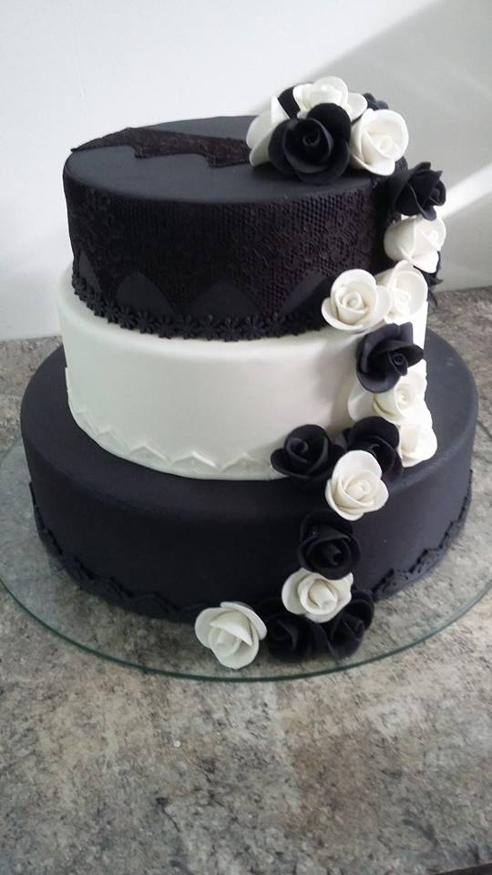 Marinês Tortas e Bolos Decorados com pasta americana ou chantilly, para