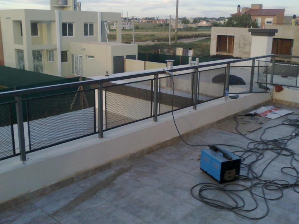 Herreria y Estructuras Tito: Barandas seguridad Piscinas y Terrazas