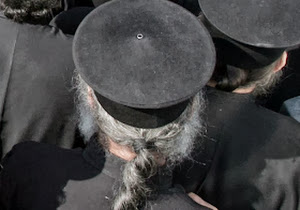 Παπάς στη Ρόδο έκανε μαύρη στο ξύλο την 8χρονη κόρη του 