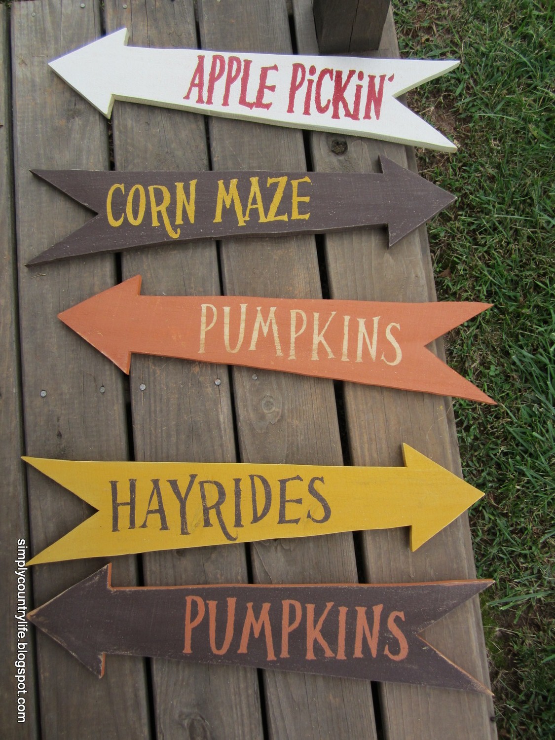 Simply Country Life: Scrap Wood turned into Fall Yard Signs