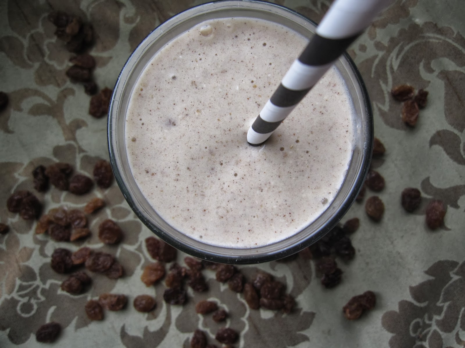 Oatmeal Raisin Cookie Smoothie