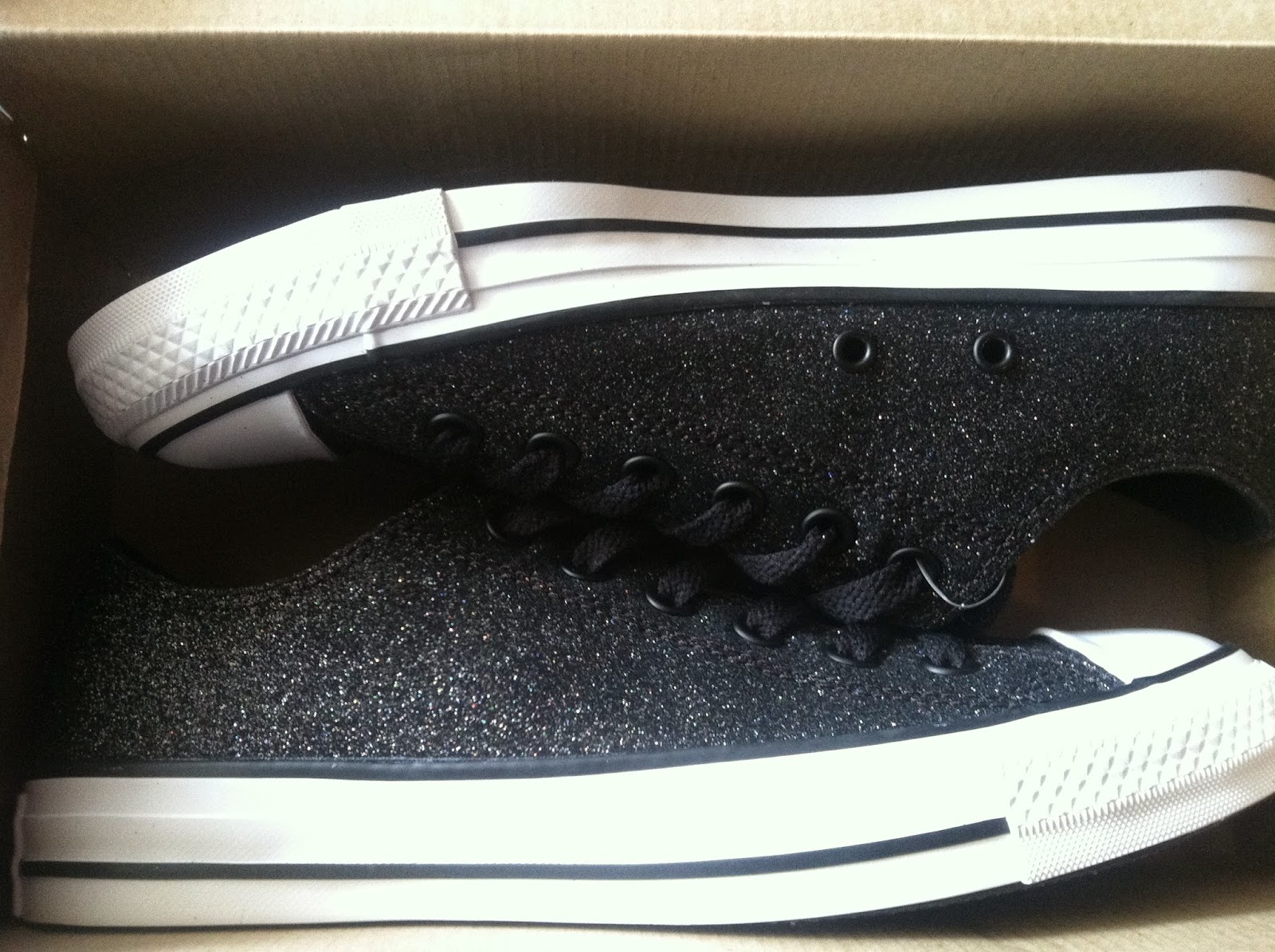 Glitterologie Black Glitter Converse