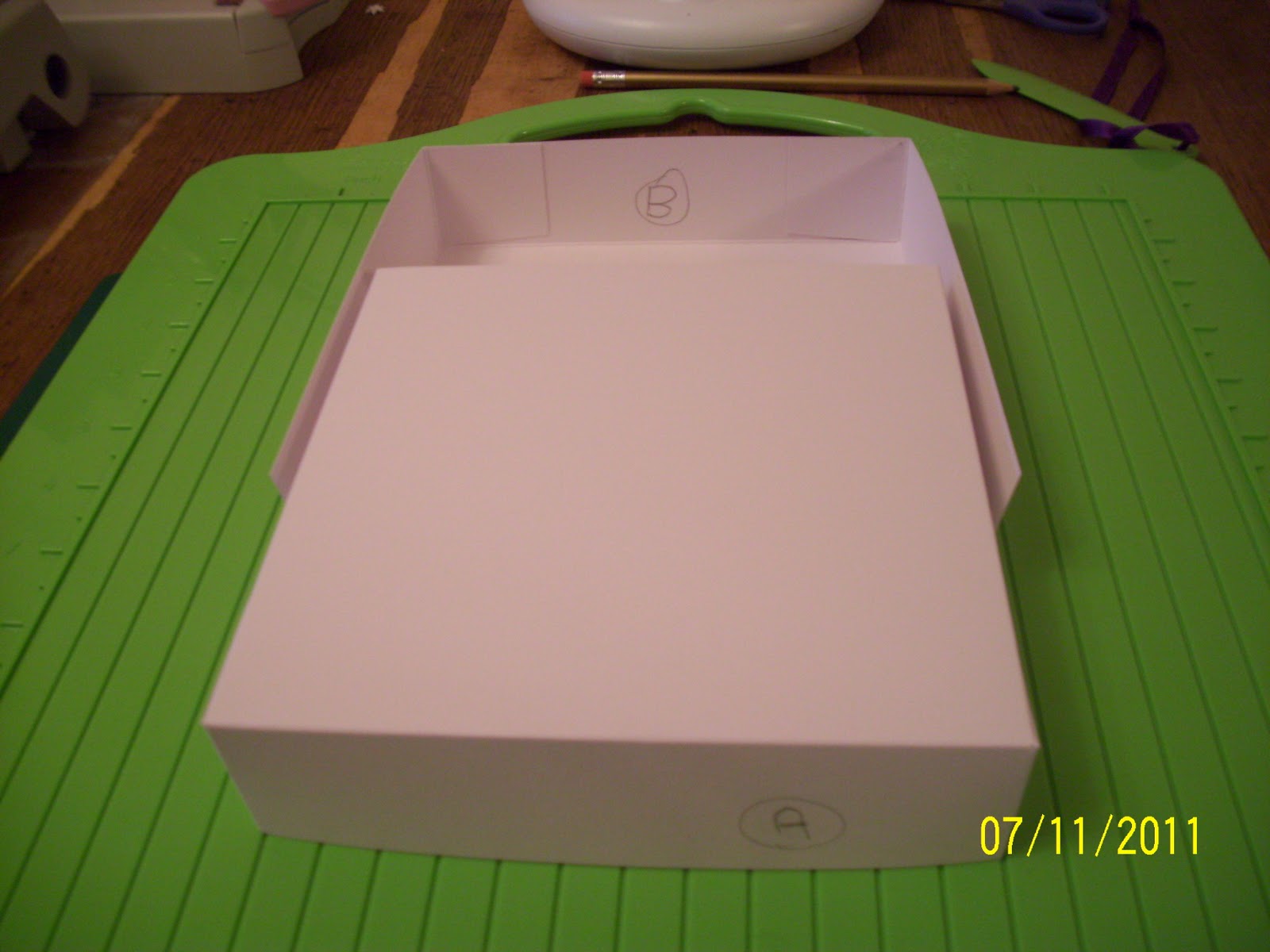 TRACEY'S KRAFTS Easel Card On A Box With Drawer Tutorial