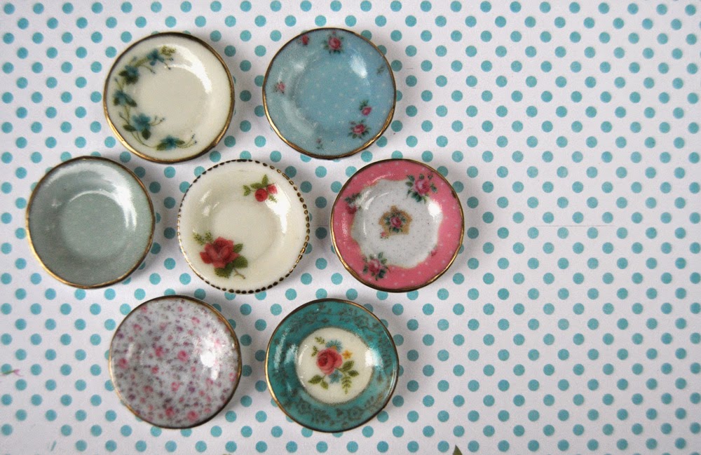 Miniatyrlig! Weee.... miniature plates!