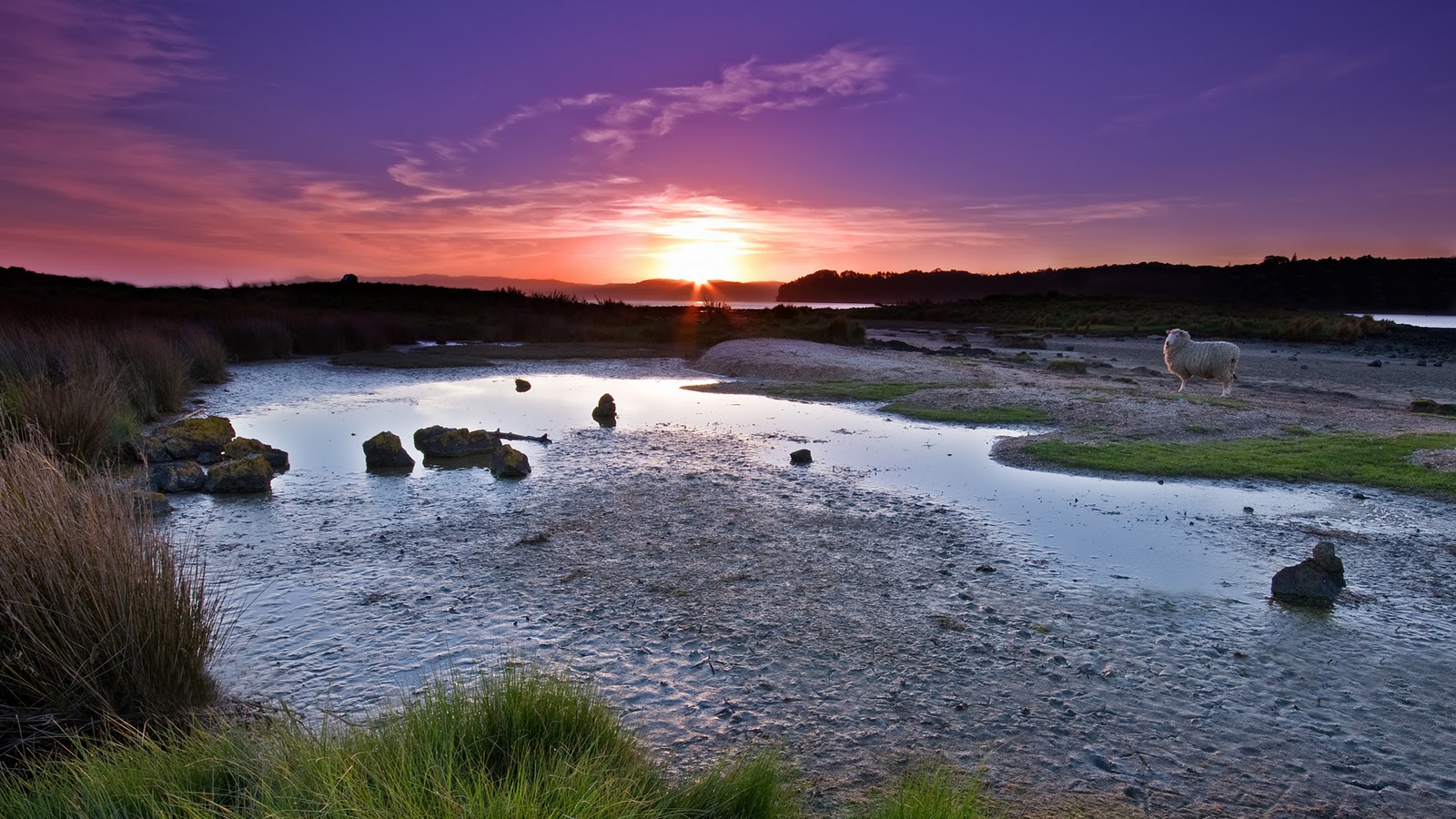 http://4.bp.blogspot.com/-aGiTgTmPj1s/TybIJsGs3xI/AAAAAAAAAmE/0YD1QlVEvjQ/s1600/wallpaper_scenery+(29).jpg
