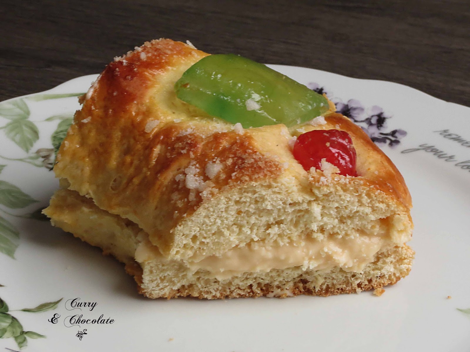 Roscón de Reyes relleno de crema pastelera Roscón de Reyes relleno de crema pastelera