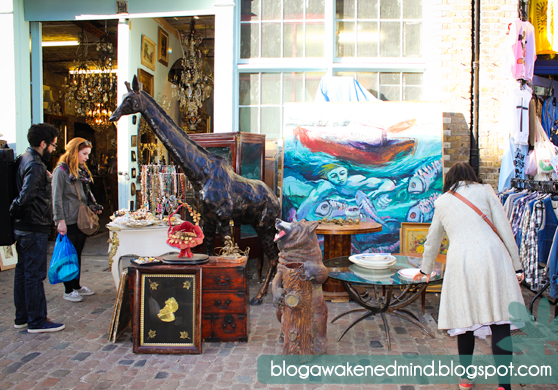 Una de las tiendas de arte - Camden lugares, londres, mercado, mercadillo, london, camden, donde ir, que ver, destinos turisticos, punto de interes, donde comprar,