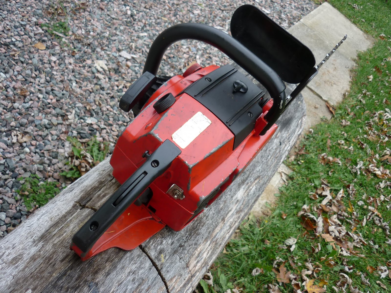 VINTAGE CHAINSAW COLLECTION HOMELITE GROUP OF SAWS.