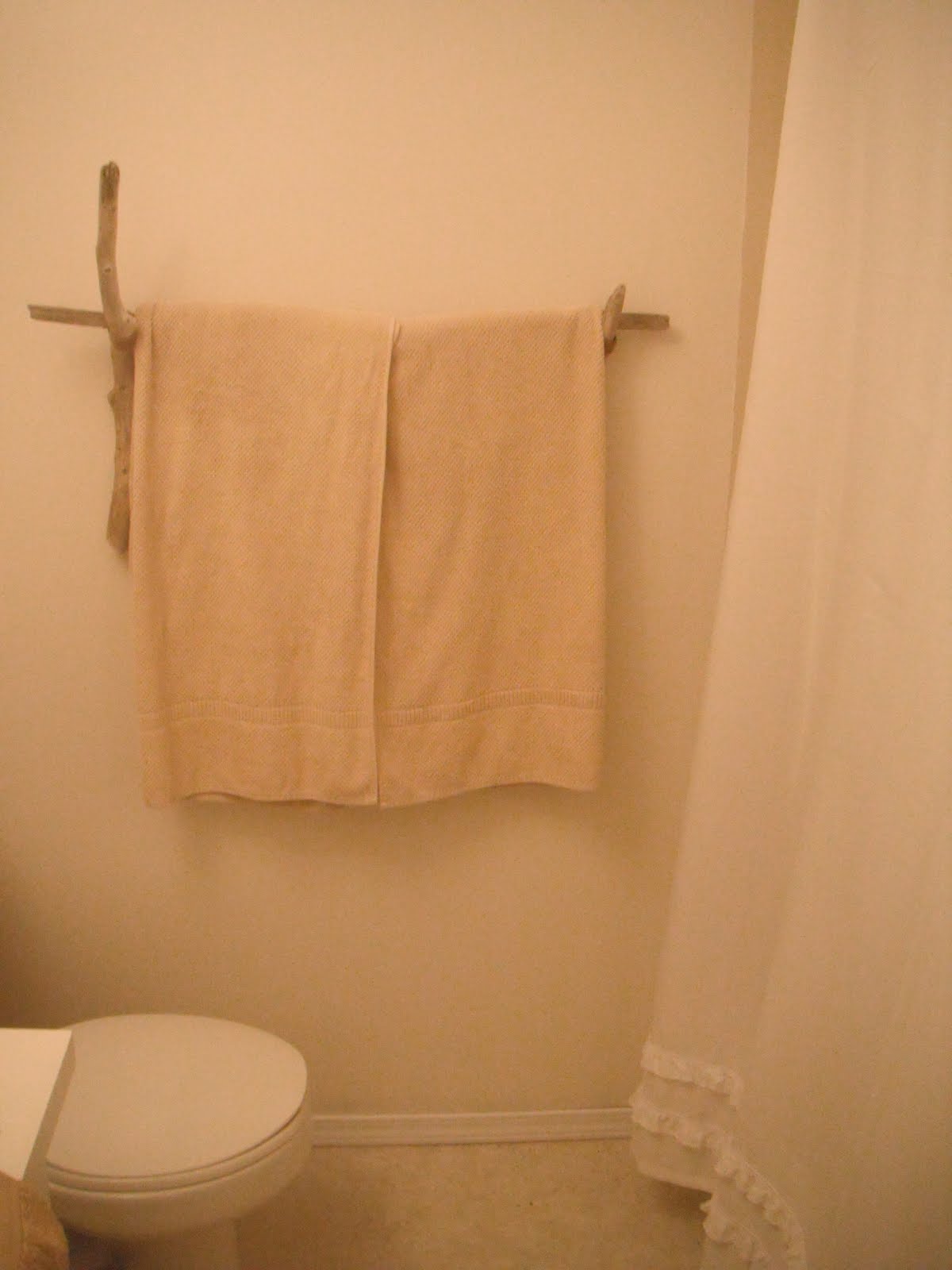 Honey Nutbrown's DIY Driftwood Towel Rack