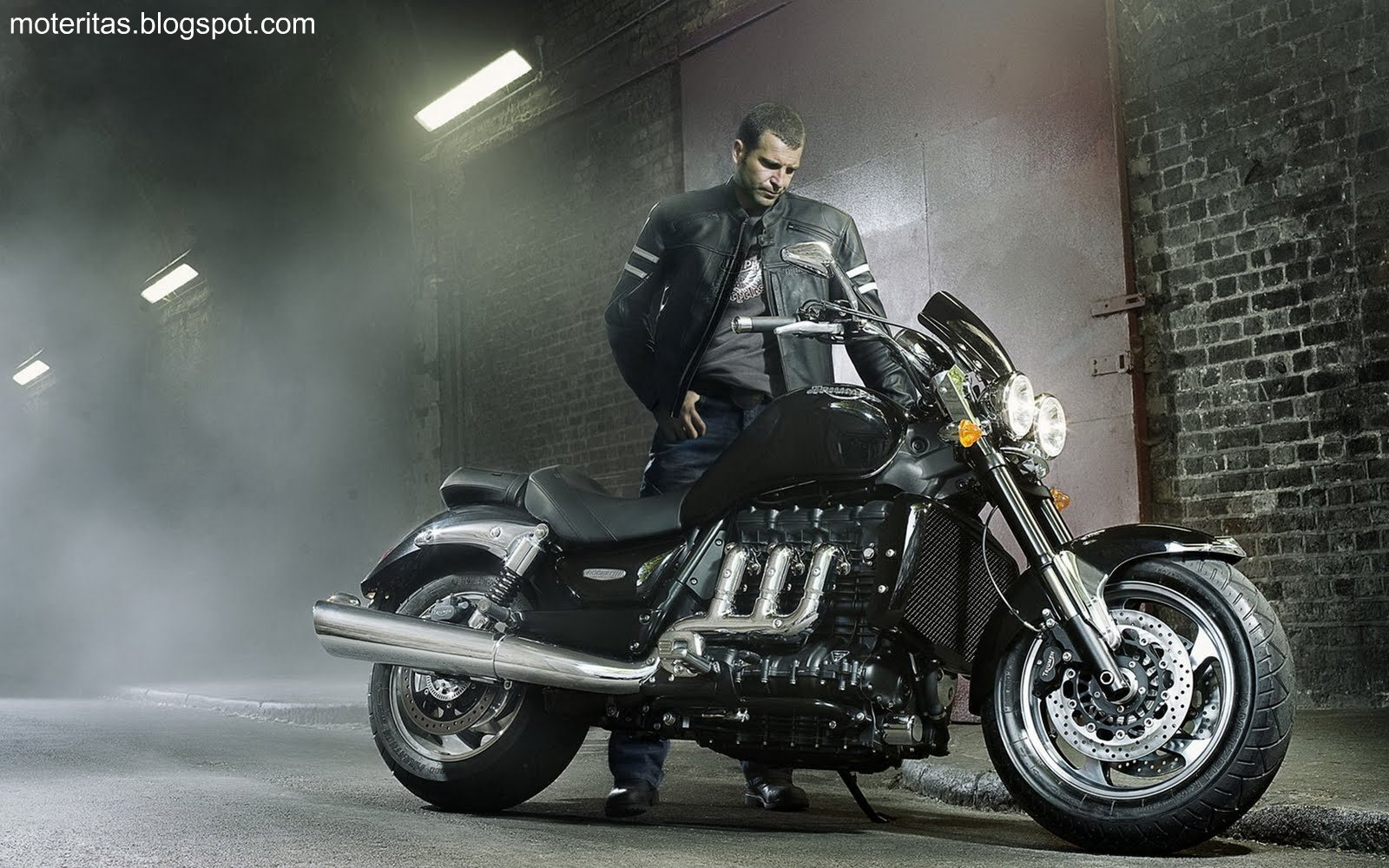 Motos y mujeres resolución HD Triumph Rocket III roadster