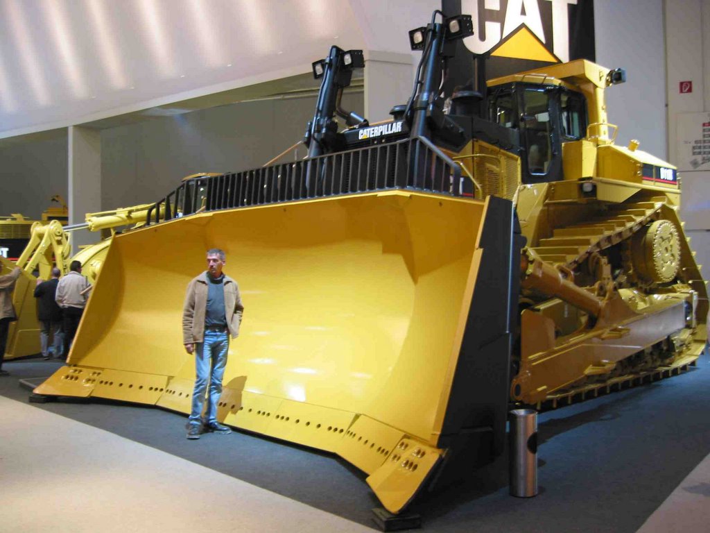 biggest komatsu dozer